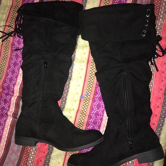 Over the knee black boots - Picture 2 of 6